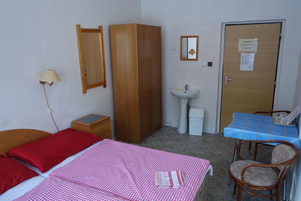 Hotel Sklarna Гаррахов Номер фото